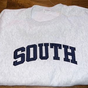 great oversized and simple crewneck with south navy blue stitching